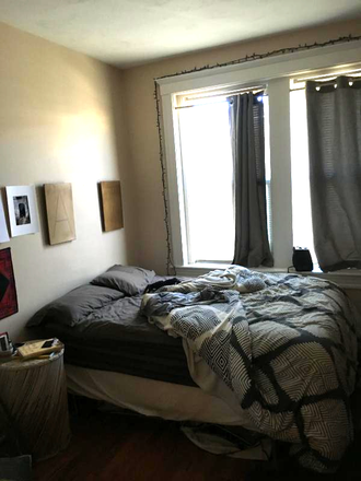 hubrealtyproperties.com - Fenway, huge 1 bedroom split, in excellent location, handy to campus