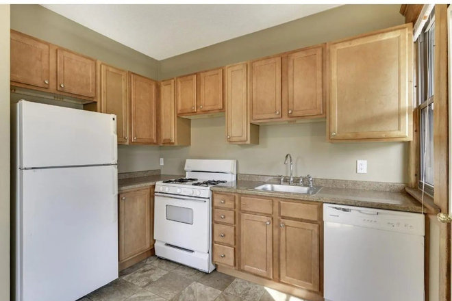 Kitchen - 3-Bedroom, walk to campus!! Apartments