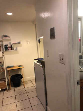 Hub Realty - Handy studio on the Green line E-train and Bus #39 Apartments