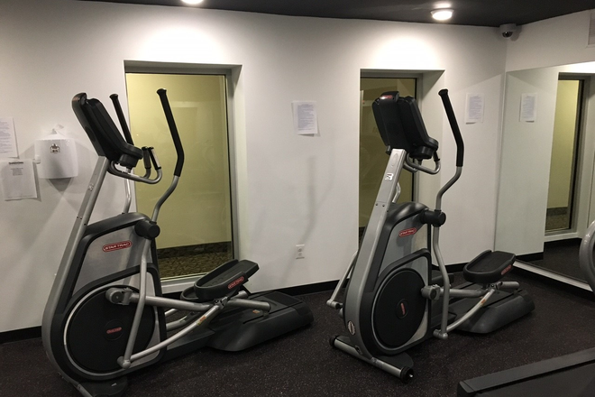 gym - 4th Floor, Perfect for 2 or 3 - one block off campus, balcony include Condo