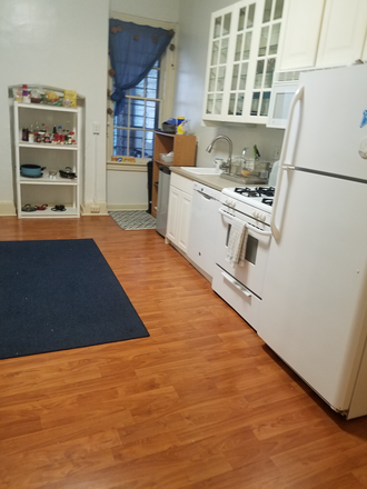 Kitchen - Large 5 Bedroom plus Den Townhome Steps to GU Campus - Available Academic Year June 2026