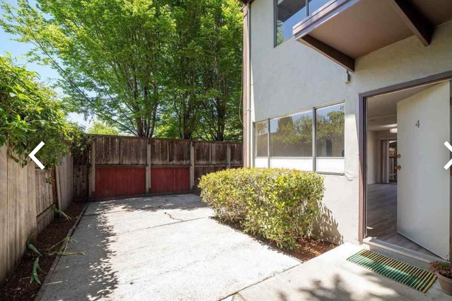 Entrance - 2 bd/1 bath furnished gated townhouse close to UC Berkeley campus