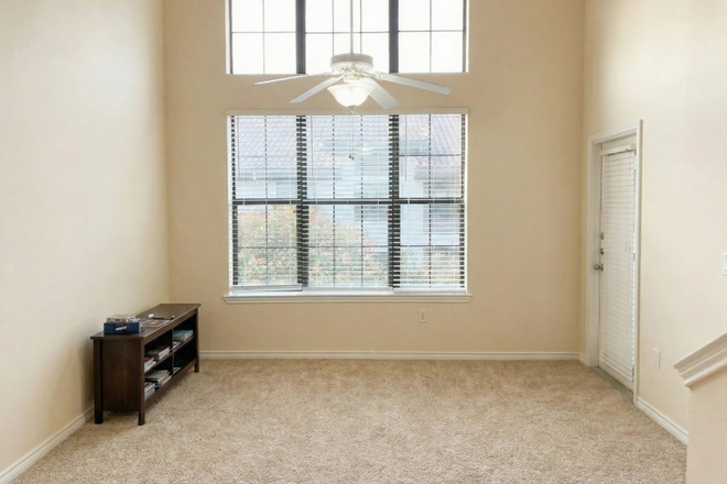 Living room - Master Bedroom w/ Private Bath & Walk-In Closet | Museum District (0.9 miles to Rice)
