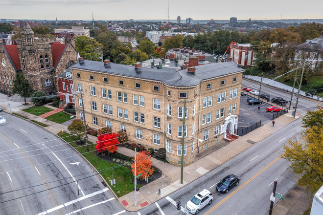 Auburndale Exterior - Auburndale Apartments