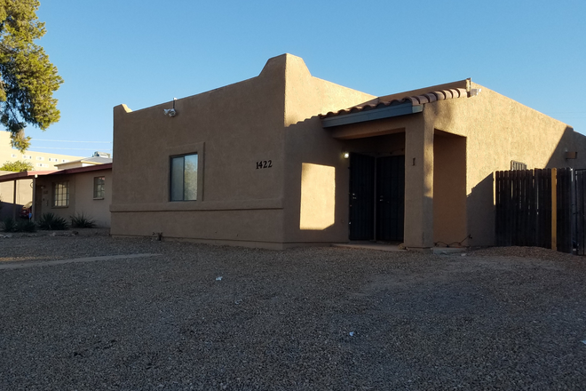 Covered front porch - Super cute 5 bedroom 3 bath home near the UofA