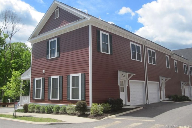 Exterior with garage - 18 Sherwood Street Storrs, CT Condo