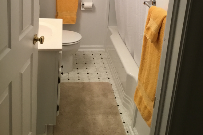 Bathroom - Rooms close to campus for international scholars House