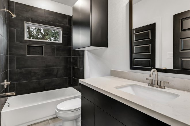 Bathroom - 1.7 miles to main campus Townhome