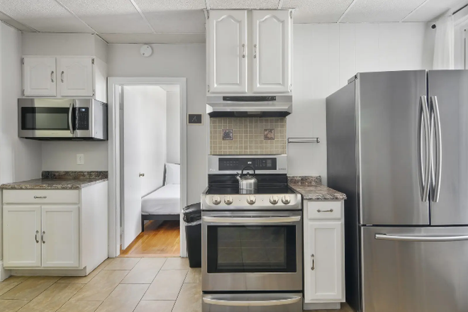 Kitchen - 3 Bed on Dorchester Ave Apartments
