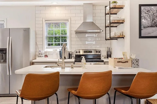 Chef's kitchen - Sunny Condo Close to Everything with Parking!