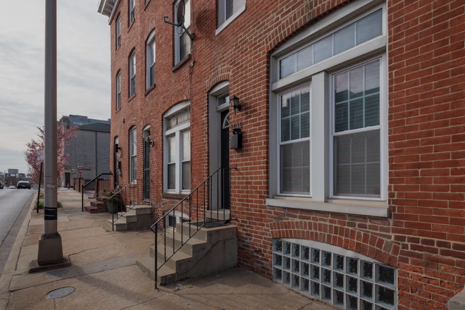 street view - Fully furnished Rowhome 3 blocks from campus