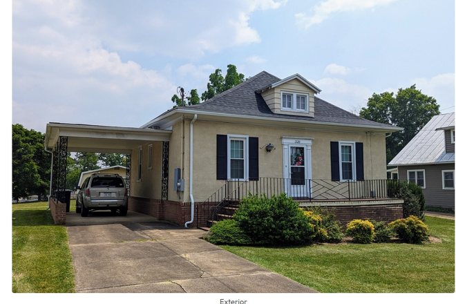 Outside street view - House close to campus, across port republic. Very close to Newman lake and College of Business