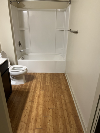 Spacious bathroom. - SPRING/SUMMER 2026 VARSITY 4x4E RELETTING SUPER CLOSE TO CAMPUS!!! Apartments