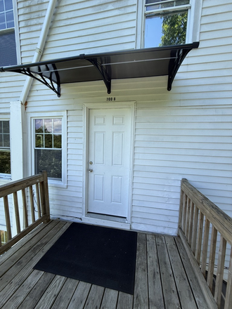 entrance - 1-2 BR apartment 700 Stonehouse Road