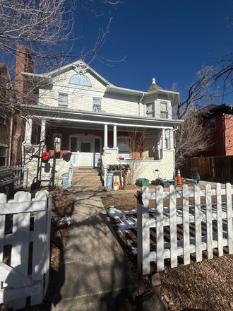 front yard for 1121 university ave - White House next to mansions