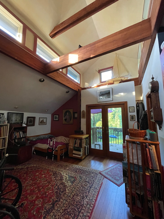 facing entrance - Studio apt-Park Ave-Rocky Hill