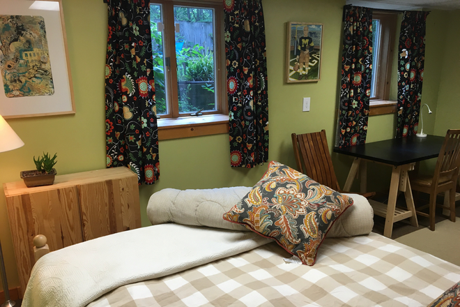 bedroom - Waterhill Timberframe House