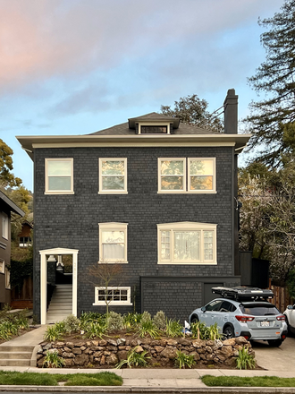 Exterior - Piedmont Avenue Garden View, Close to Campus, Private 2nd Floor Apartment