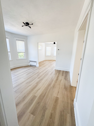 Living Room - NEWLY RENOVATED BRIGHT & AIRY 3 BED / 1 BATH - CLOSE TO CAMPUS Condo