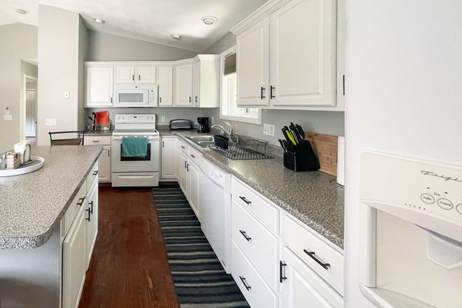 Kitchen - Available for a group of 4! 4 Bedroom in Bonnet Shores! House