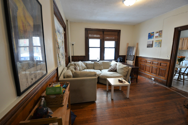 Living room - Large 4 Bed Available 9/1/25! *CONTACT NOAH 603-470-8181 Apartments