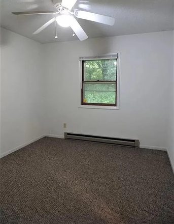 Bedroom - Quiet House 10 Min from Campus