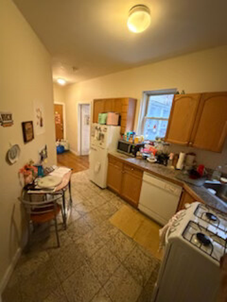 Kitchen - Hemenway St 1 Bed Split Fenway Apartments