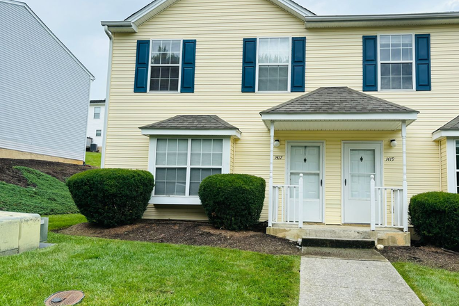  - 4 Bedroom 2.5 Bath Townhouse