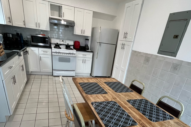 kitchen - 3 Bds, 1.5 bath apt East Cambridge Sep 1st avail.