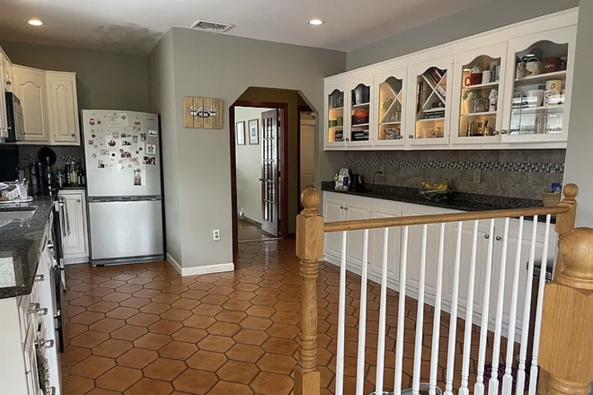 Kitchen - 3 Bedroom with Parking steps off campus Duplex