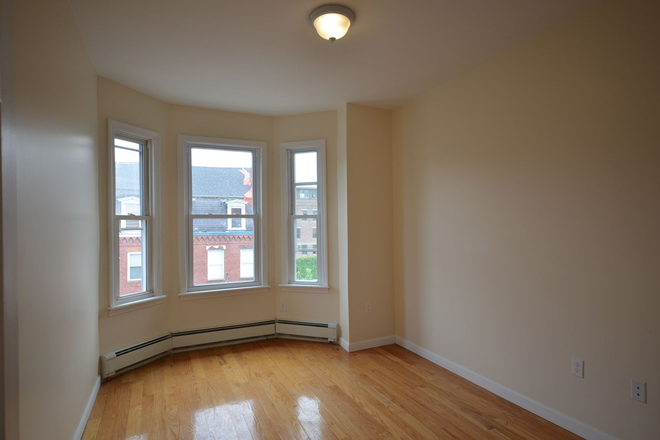 Call NOW for showings! 617-236-8600 - CHELSEA ST - *NO FEE* FLR THRU 3BR/1BA BY MAVERICK MBTA BLUE LINE FOR *9/1/2026* W/ LNDRY IN BLDNG Apartments