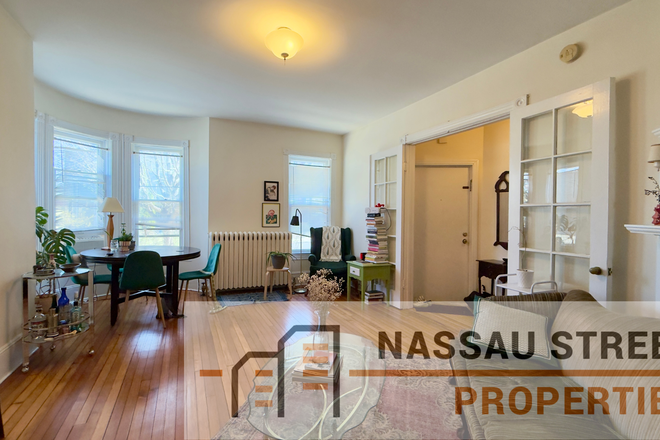 Living room - 2BR apt-Maple St-Princeton