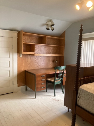Desk - RENT REDUCED!! $995 Historic home! *1 Mile from CAMPUS* UTILITIES INCLUDED