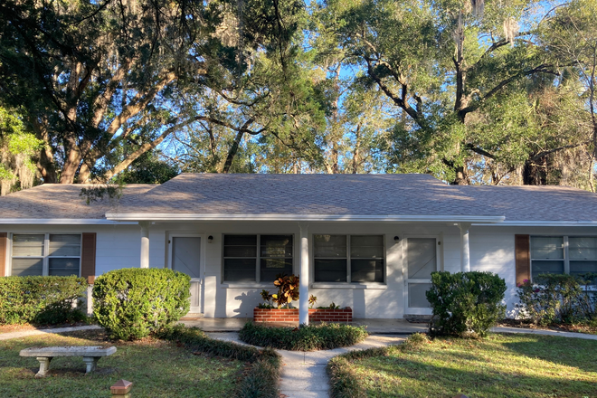Outside street view - Duplex 3 blocks from Stadium