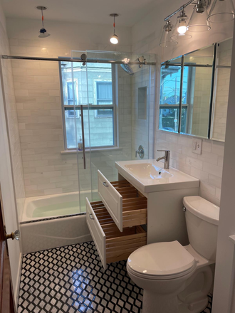 1st floor bathroom - Cozy apartment close to Harvard SEC building