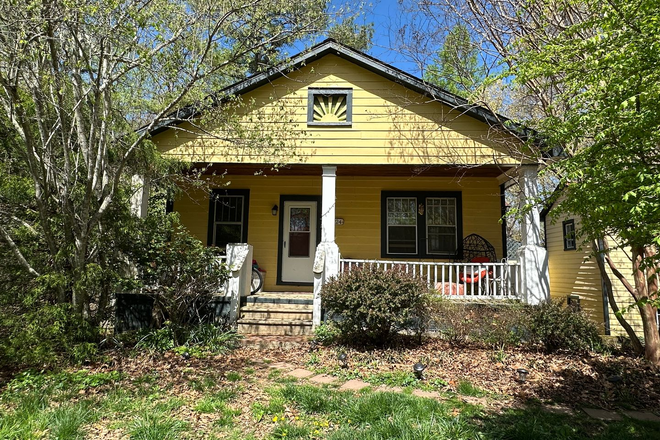  - Charming Batesville Home!