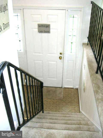Entryway - GREAT HOUSE STEPS FROM CAMPUS!