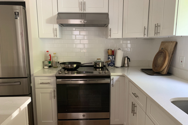 kitchen 2 - private room for female roommate, with shared bath, kitchen access in family residence / util incld House