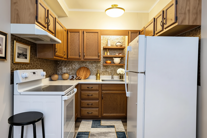 kitchen - Enormous front facing 2 bedroom with roof deck - landlord pays the fee! Apartments