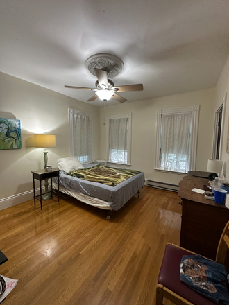 bedroom - Large Furnished BR ( 11.5 x 13.5 ft ) with Bed, basic furniture end Aug 2026 - end June 2027 Triplex
