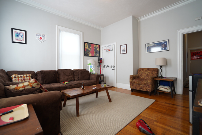 1 - SEPT 2026 | Brighton 4 Bed, 2 Bath Townhouse | Cats Welcome! | No Broker Fees!