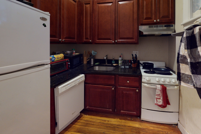 Call NOW for showings! 617-236-8550 - BOYLSTON ST - TRUE 2BR W/ LRG LIVNG RM, H&HW INC, LNDRY IN BLDNG, RNTL PRKNG, DW AVAIL *9/1/2026* Condo