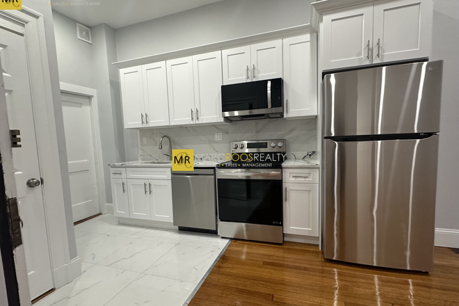 Call call or text Arezou at 617-584-7817 - Large sunny Renovated 2 BED 1 Bath In Kenmore!! NO FEES!!Close to BU and many other colleges Apartments