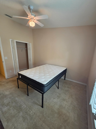 Bedroom - Rooms available for single female family home. Very close to campus!