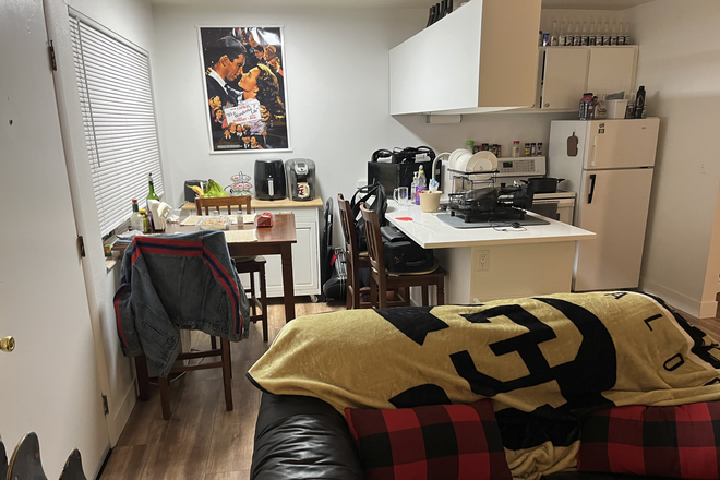 Alt View - 1 Bedroom Apartment near Campus