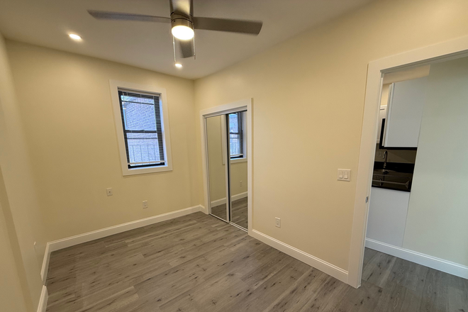 . - Beautiful, Renovated 2 bed (1split) on Burbank St Avail 9/1 Apartments