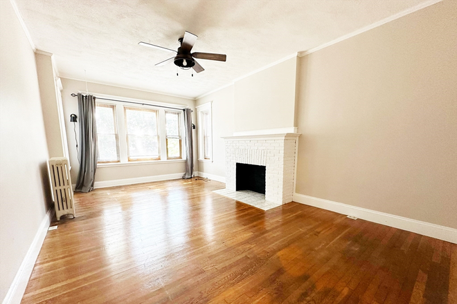 LIVING - MODERN 2 BED WITH HEAT AND HOT WATER INCLUDED! 9/1/25!