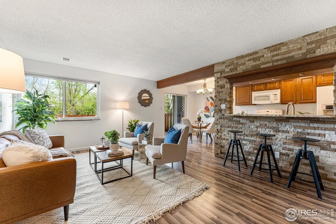 Living room, bar, dining room - 2 br Townhouse across from east campus