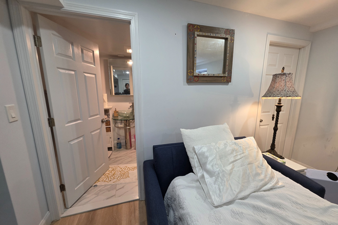 full bath - Large room for rent with private full bath Apartments