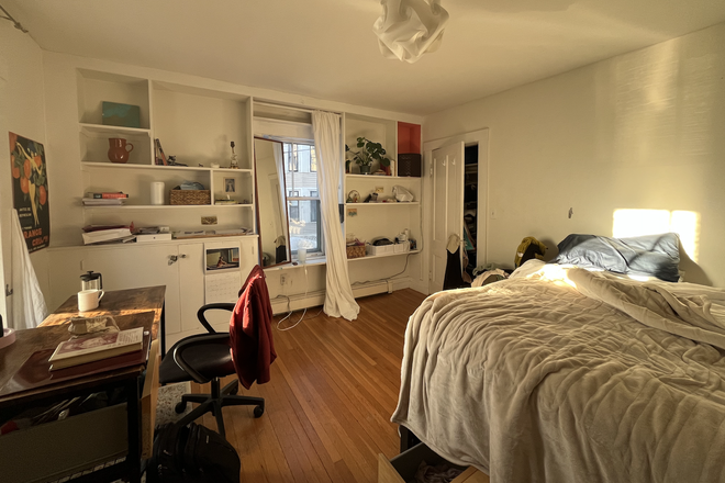Upstairs bedroom - JULY SUBLET - Harvard Square Community House